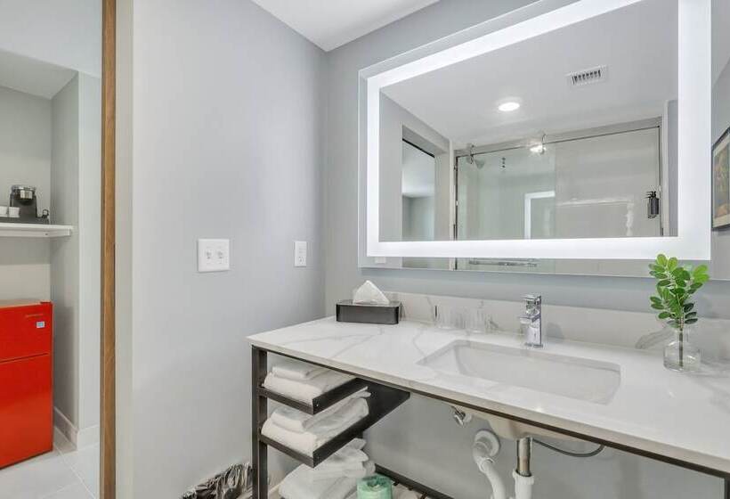 اتاق استاندارد, The Kingston