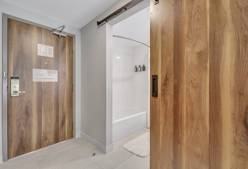 اتاق استاندارد, The Kingston