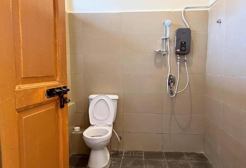 חדר דחוקס עם מיטת קינג, Aayu Stewart