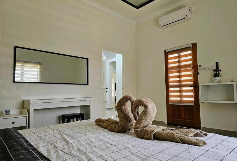 小室, Brik  N Bata