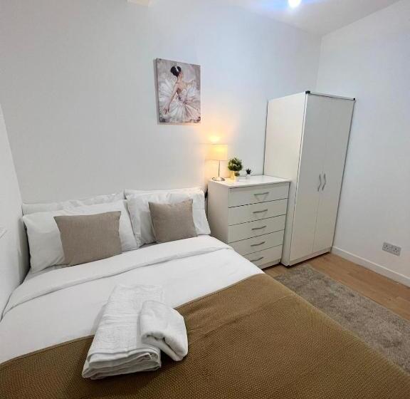 スタンダードルーム, Cosy Stunning Flat