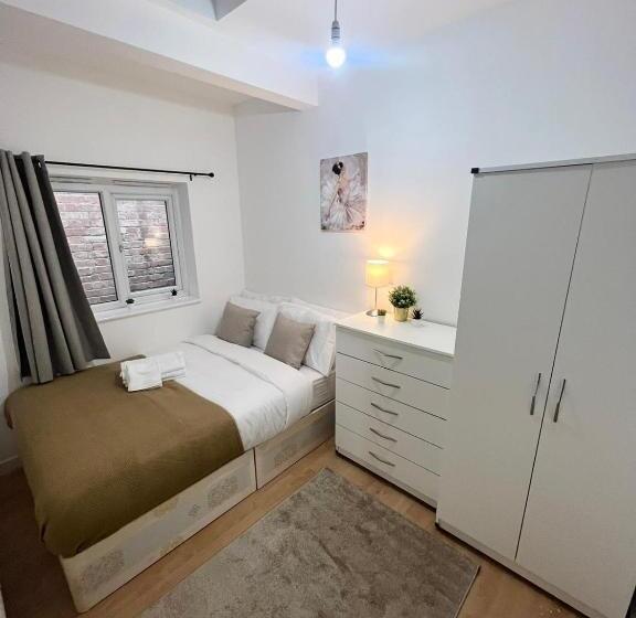 スタンダードルーム, Cosy Stunning Flat