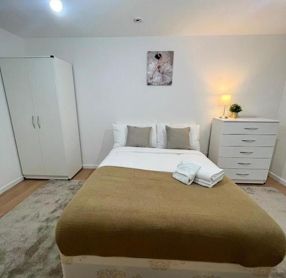 スーペリアールーム, Cosy Stunning Flat