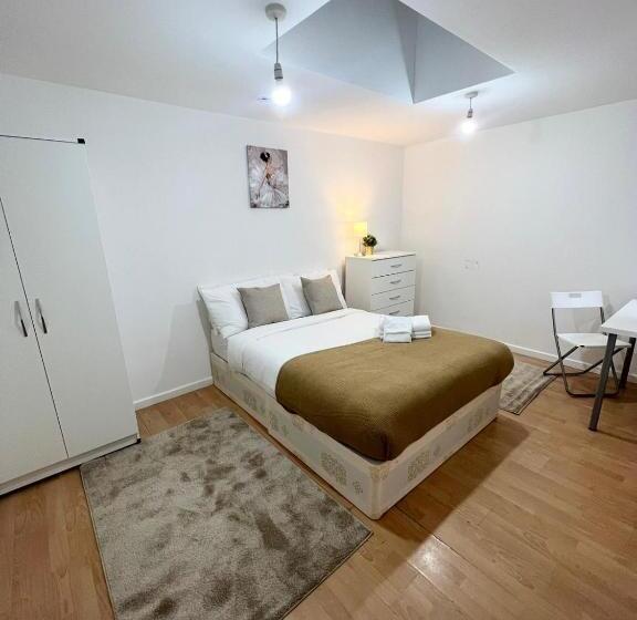 スーペリアールーム, Cosy Stunning Flat