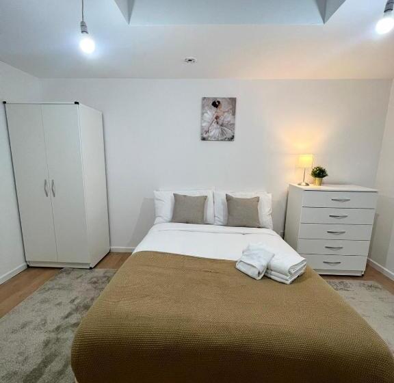 スーペリアールーム, Cosy Stunning Flat