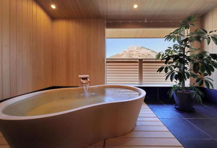 جناح رئاسى, 天童荘 Tendoso