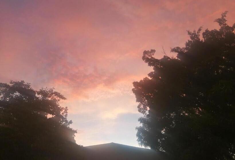 سرير فى غرفة مشتركه, Tabacon B&b