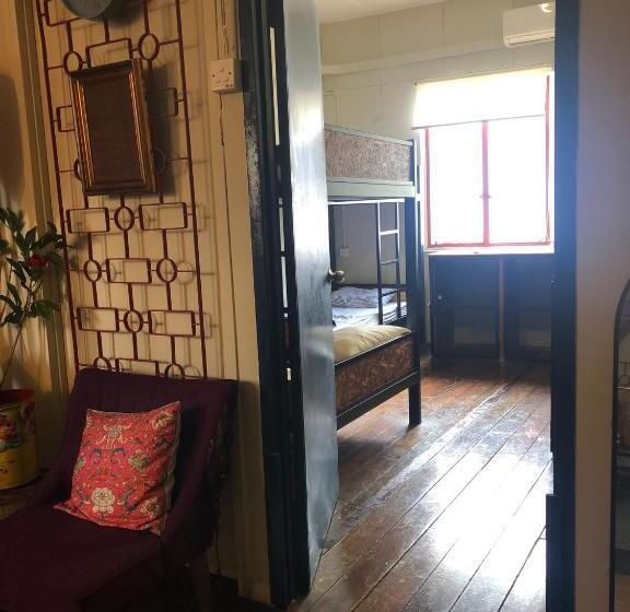 Ekonomiskt 4 bäddsrum, 24 Seven B&b Mamasan