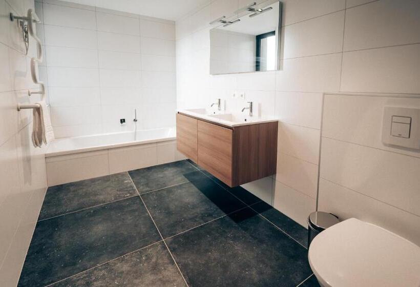 Номер Стандарт, Clos Nestor