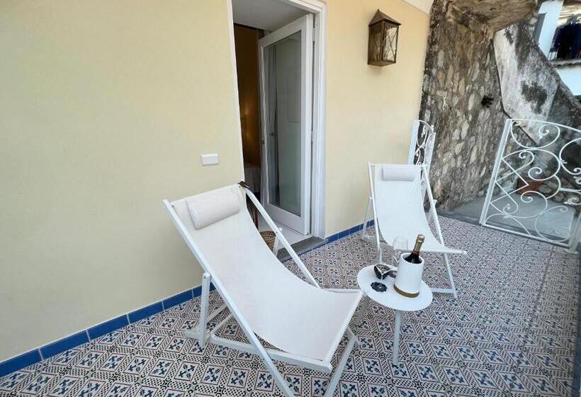 Номер Стандарт с Террасой, Milky Suites Positano