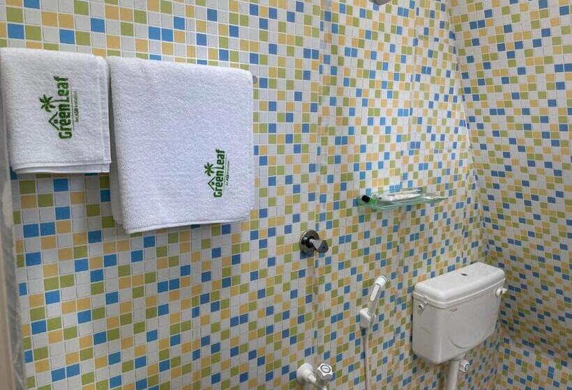 סוויטה משפחתית, Greenleaf Resorts And Restaurant