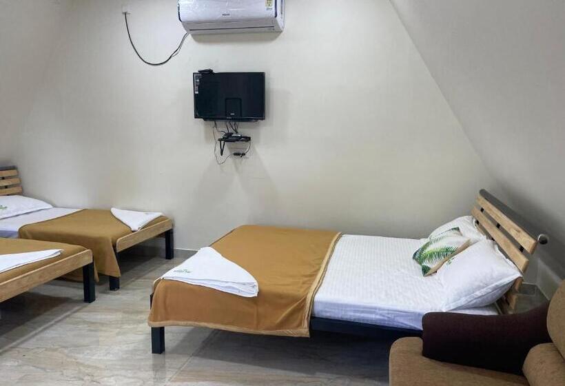 סוויטה משפחתית, Greenleaf Resorts And Restaurant