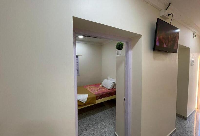 חדר סטנדרט לשלושה, Greenleaf Resorts And Restaurant