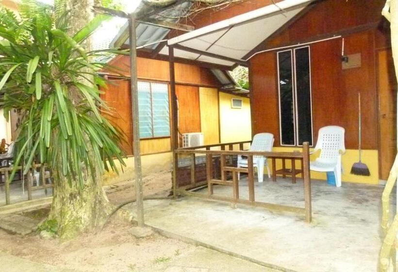 غرفة قياسية ثلاثية مزودة بشرفة, Cheers Garden Chalet