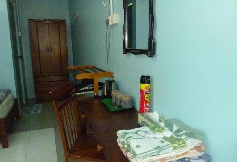 غرفة قياسية ثلاثية مزودة بشرفة, Cheers Garden Chalet