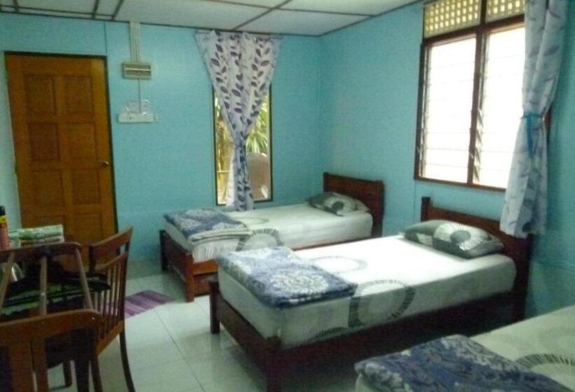 اتاق استاندارد سه تخته با بالکن, Cheers Garden Chalet