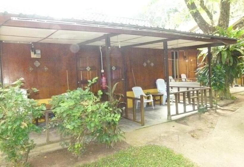 غرفة قياسية ثلاثية مزودة بشرفة, Cheers Garden Chalet