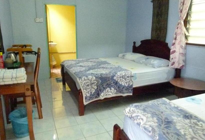 اتاق استاندارد سه تخته با بالکن, Cheers Garden Chalet
