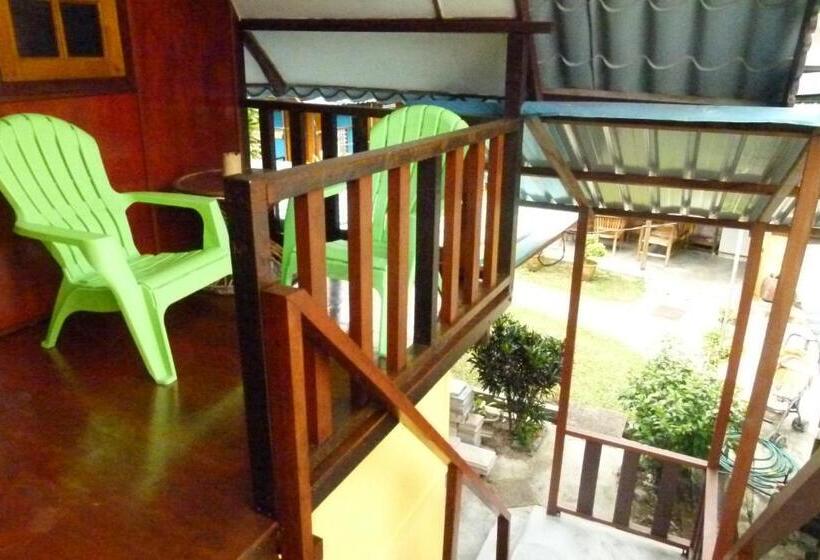 اتاق استاندارد سه تخته با سرویس بهداشتی مشترک, Cheers Garden Chalet