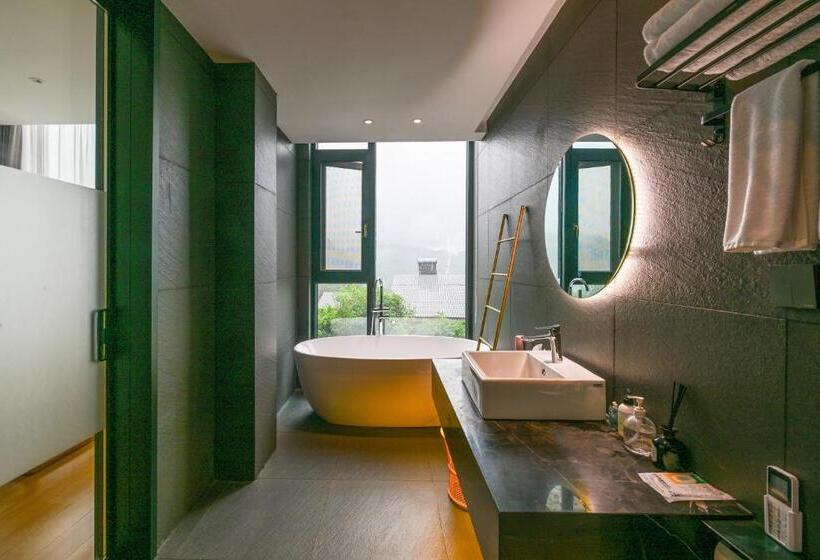 غرفة قياسية مزوَّدة بشُرفة, Xman Valley Sunrise Resort