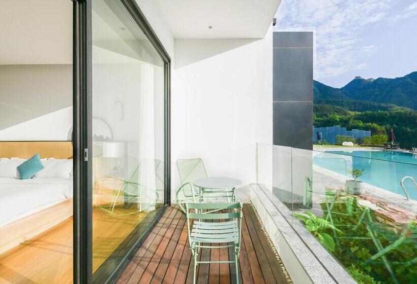 غرفة قياسية مزوَّدة بشُرفة, Xman Valley Sunrise Resort