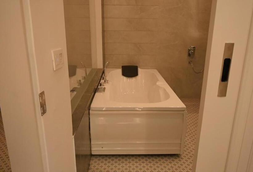 اتاق لوکس با تخت بزرگ, Kamal Resorts   The Luxury Of Being Yourself