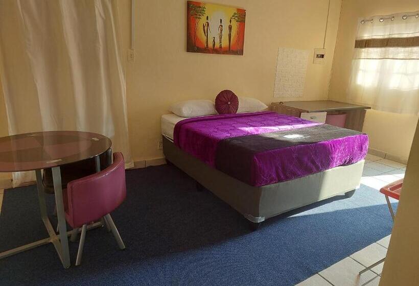 Deluxe Kamer, Halfway Guests