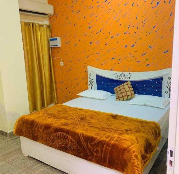 Трехместный Номер Классика, Pop Raj Hotel Oyo