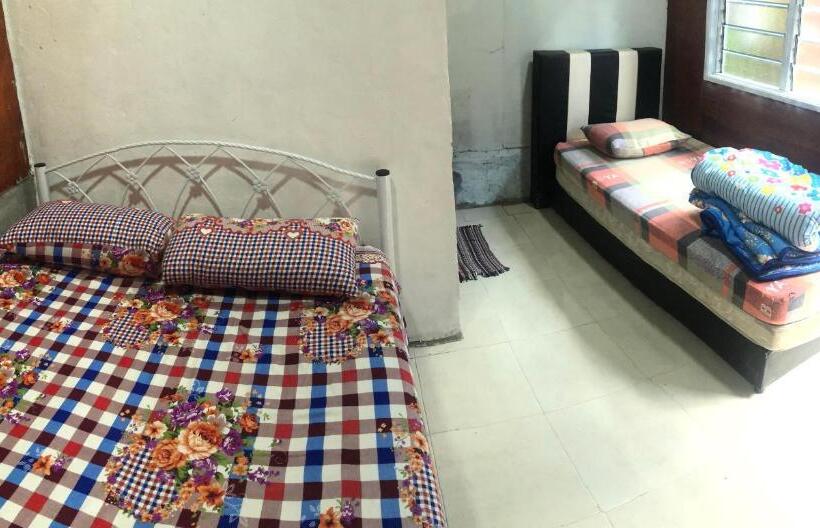 غرفة قياسية ثلاثية, Z&z Budget Room