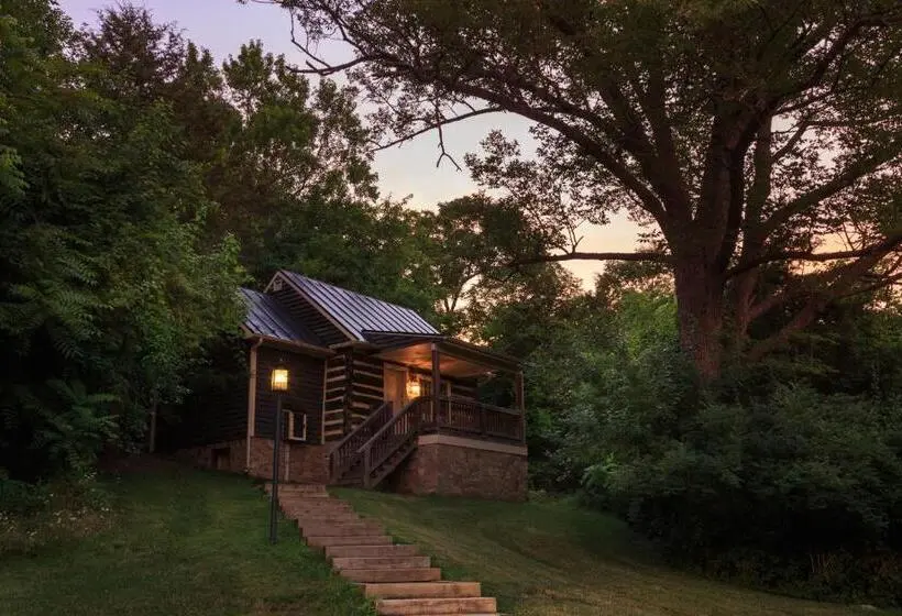 スタンダードスタジオ, Inn And Cabins At Vaucluse Spring