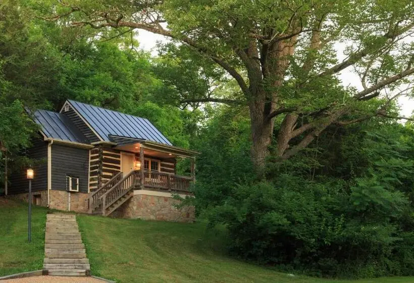 スタンダードスタジオ, Inn And Cabins At Vaucluse Spring