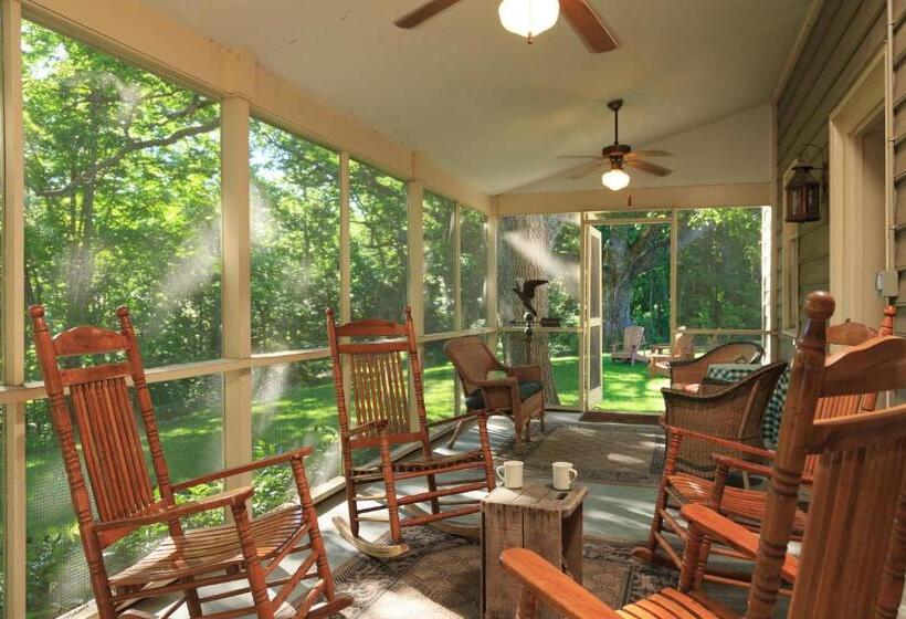 Люкс с гидромассажем, Inn And Cabins At Vaucluse Spring