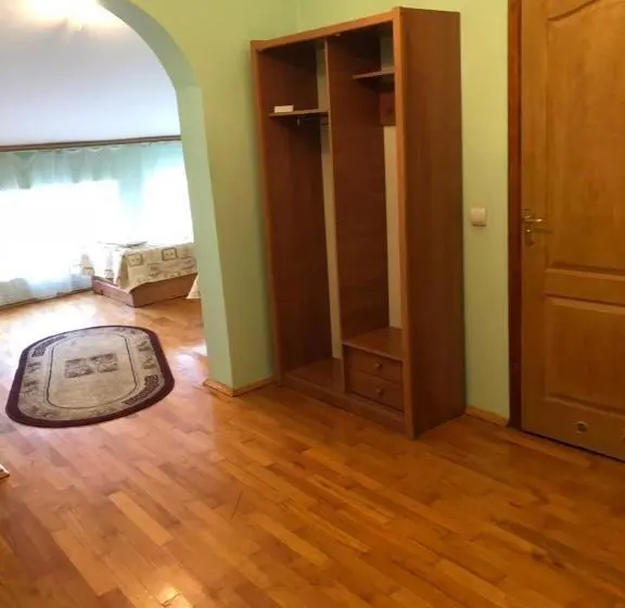 Suite, Daniel