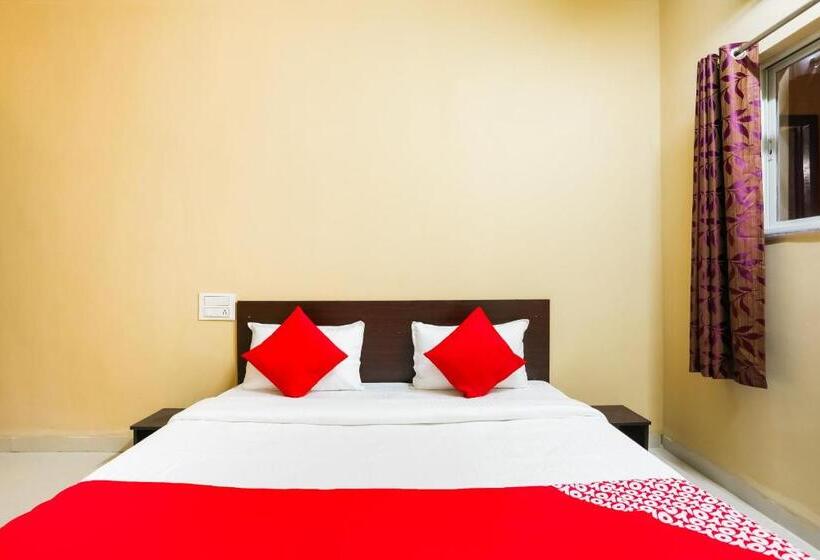 חדר קלאסי לשלושה, O Nakhrali Basera