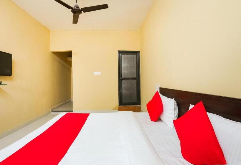 חדר קלאסי לשלושה, O Nakhrali Basera