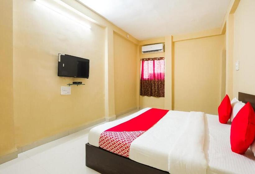 חדר קלאסי לשלושה, O Nakhrali Basera