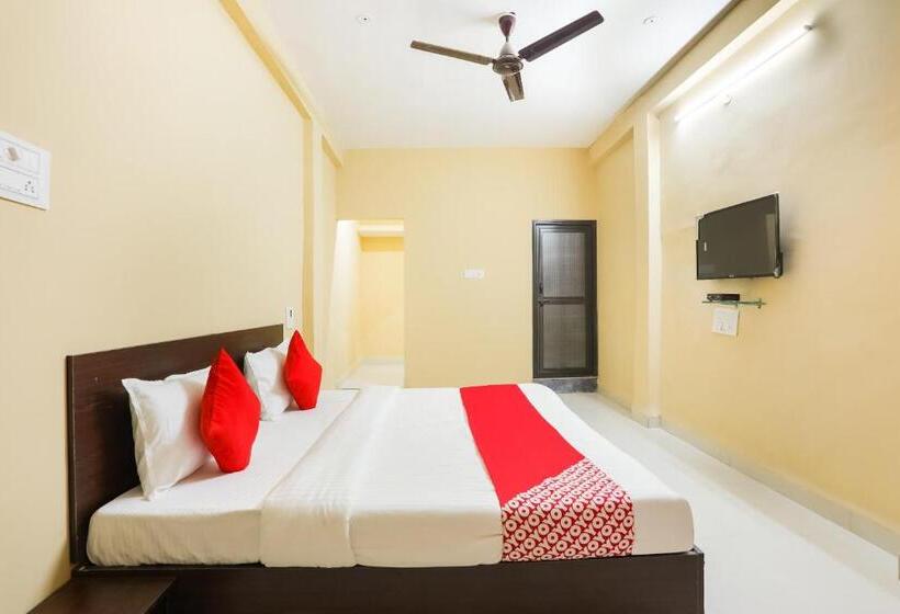 חדר קלאסי לשלושה, O Nakhrali Basera