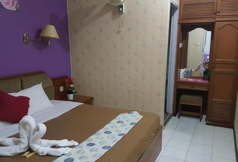 キングサイズベッドのスタンダードルーム, New Orchid Hotel Tuaran