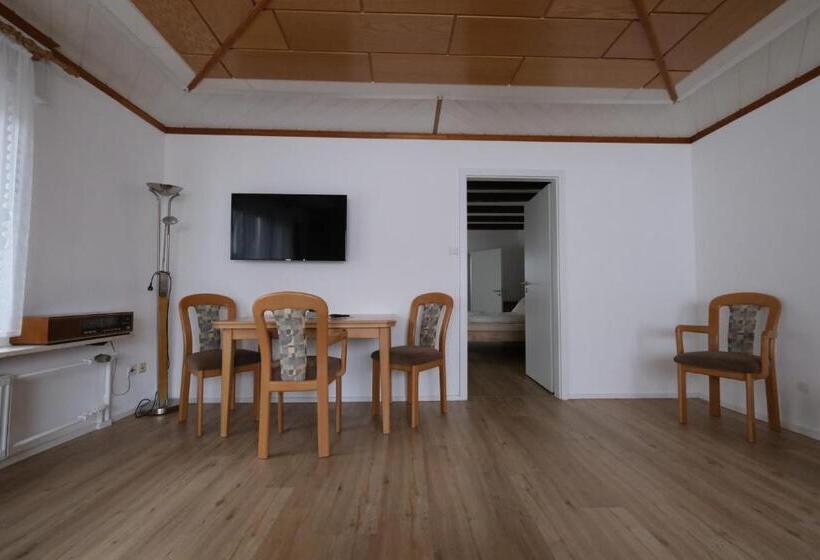 Семейное Бунгало, Pension Hofmann