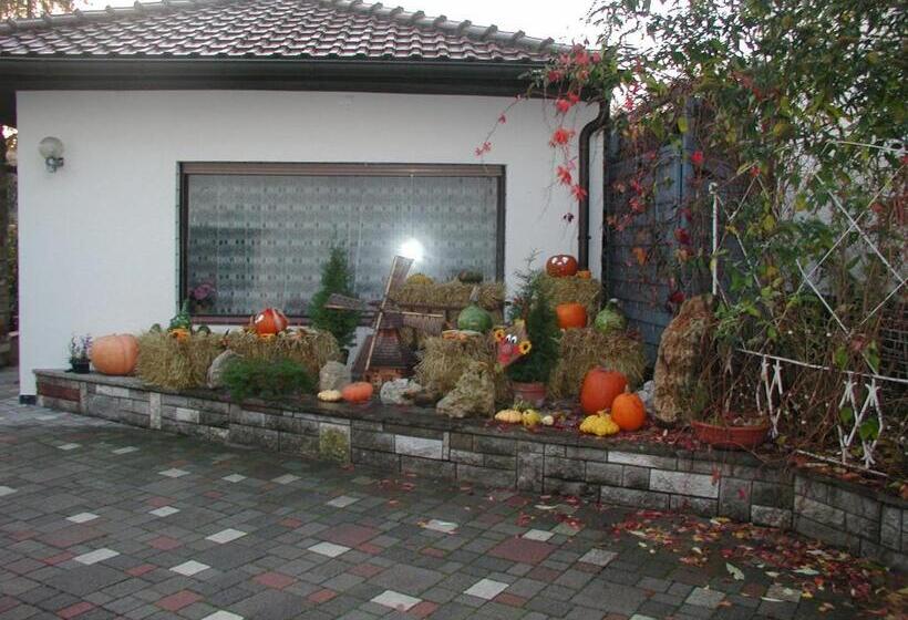 家庭洋房, Pension Hofmann