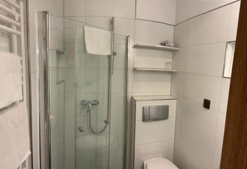 经济房, Pension Hofmann