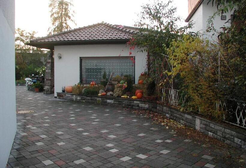 Семейное Бунгало, Pension Hofmann