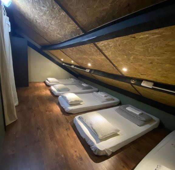 מיטה בחדר משותף, Hikers Sleep Port Guesthouse