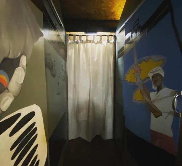 تختخواب در اتاق مشترک, Hikers Sleep Port Guesthouse