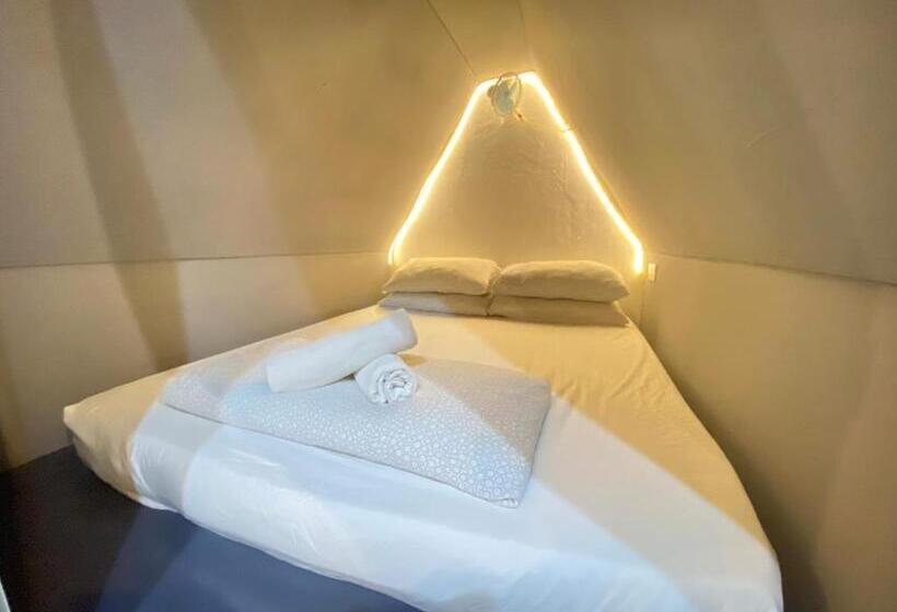چادر با خدمات رفاهی استاندارد, Hikers Sleep Port Guesthouse