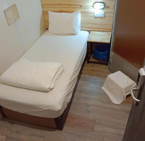 스탠다드 싱글 룸, Myera