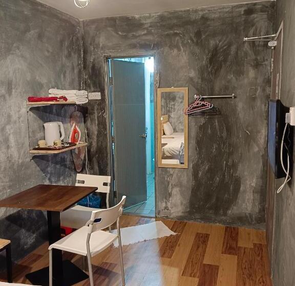 디럭스 패밀리 룸, Myera