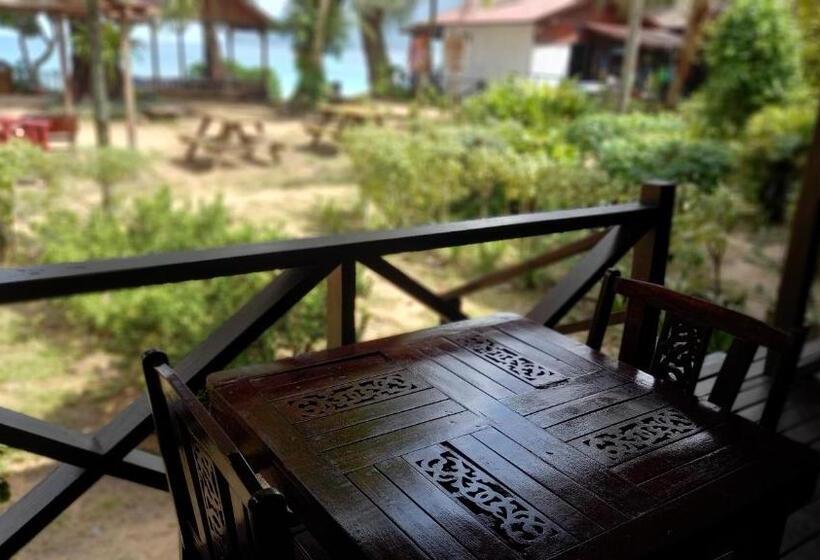 Standard Triple Room with Terrace, Swiss Cottage Tioman
