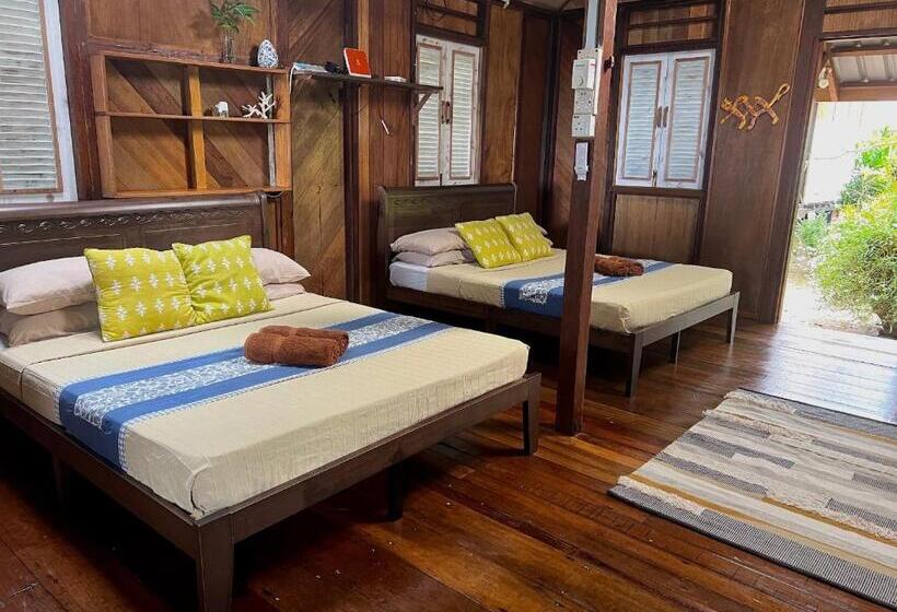 חדר סטנדרט לארבעה נוף לים, Swiss Cottage Tioman