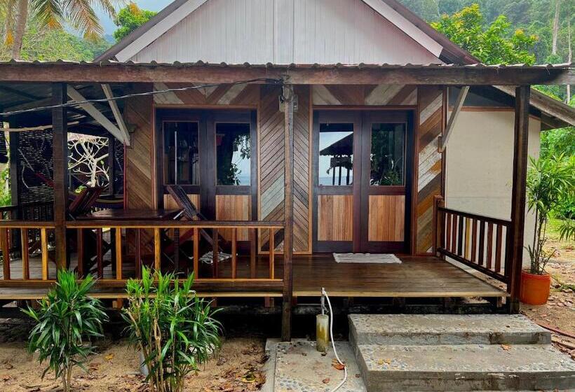 חדר סטנדרט לארבעה נוף לים, Swiss Cottage Tioman